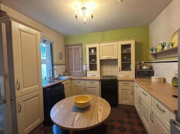 Kitchen...jpg