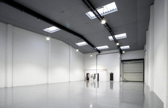 UKStaplesCornerUnit13RefurbJun2405_high.jpg