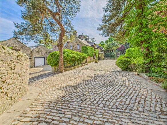 Stunning Cobbled Driveway