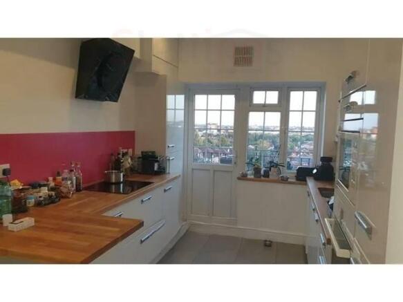 Three-bedroom apartment in Hendon Central-Florenc