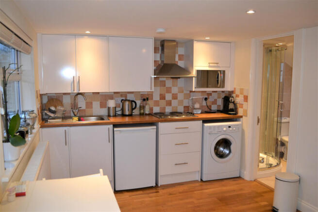 Studio flat in Hendon. All bills included.