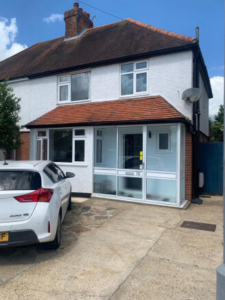 Three-Bedroom Semi-Detached Home ¿ Aylesbury