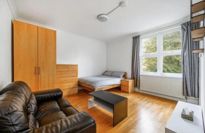 2nd  Floor Studio Flat in Ealing Common.