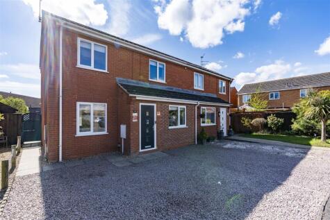 Annette Close, Spalding