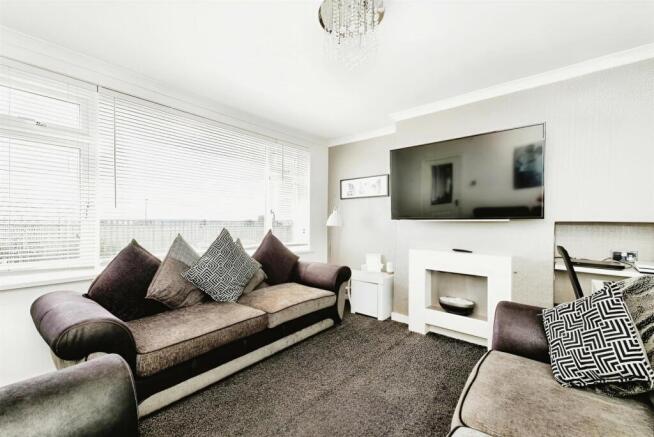51425e10-LOUNGE.jpeg