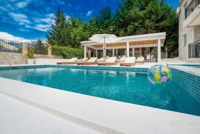 swimming pool