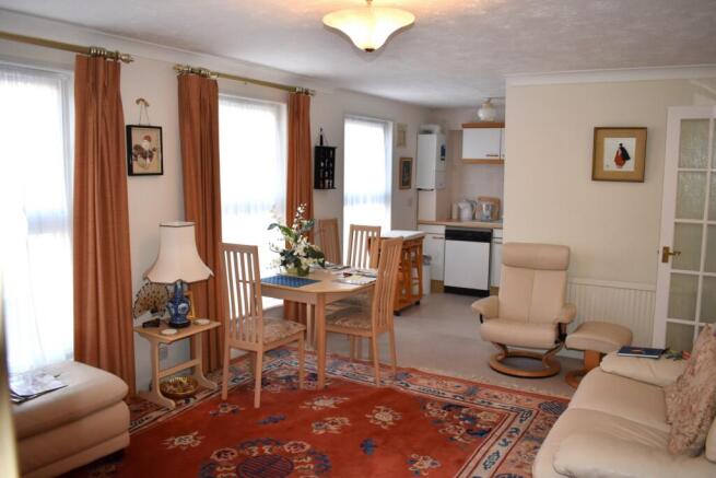 LOUNGE TO KITCHEN