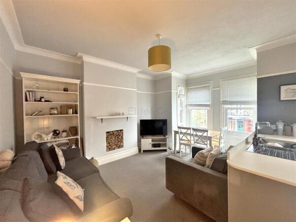 Lounge/Kitchen