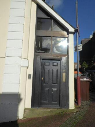 P1030122_Entrance to flats.jpg