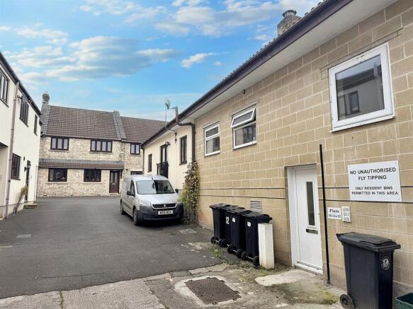 Pows Court