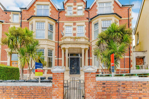 86 Kingsland Crescent, Barry, CF63