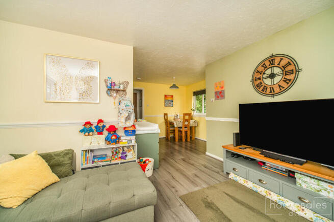 Living Room/ Dining Area