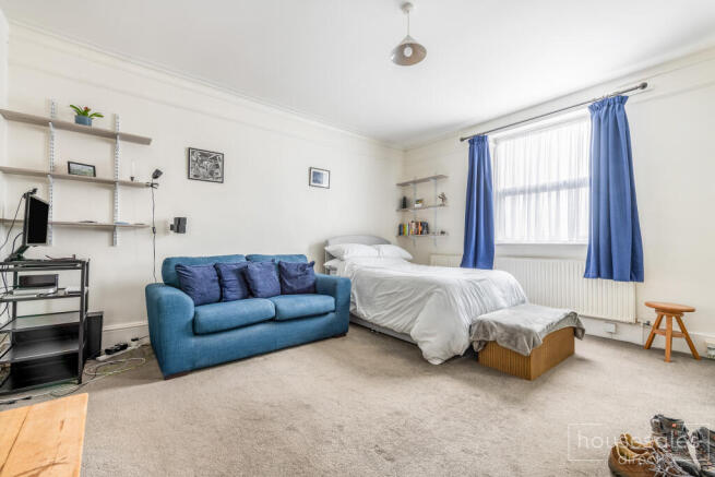 Living Room/ Bedroom