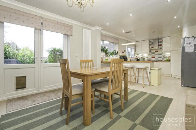 Kitchen/ Dining Room