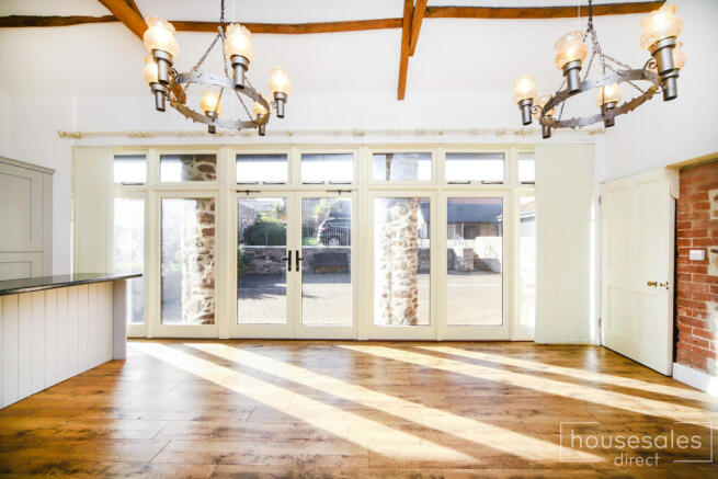 Kitchen/ Living Room