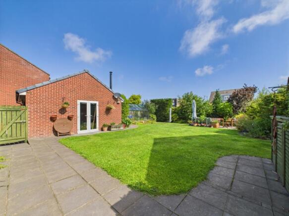 CAM02195G0-PR0082-STILL005