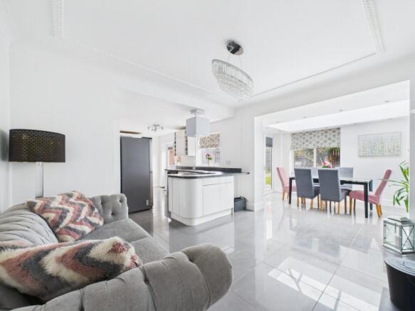 CAM02195G0-PR0093-STILL018