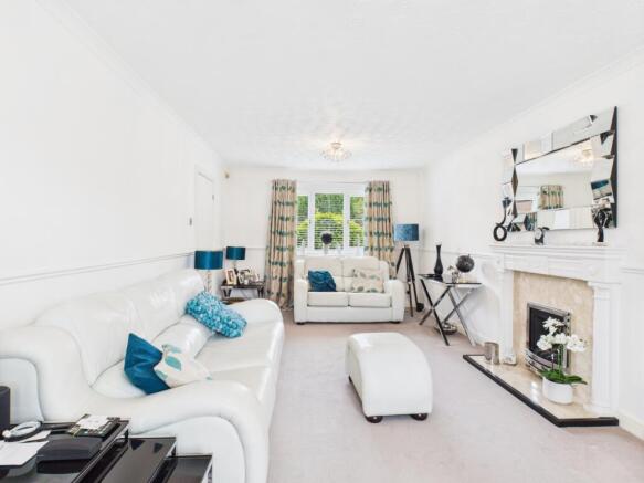 CAM03729G0-PR0056-STILL029