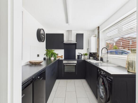 CAM03729G0-PR0062-STILL005