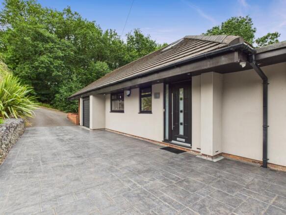 CAM03729G0-PR0082-STILL035