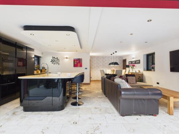 CAM03729G0-PR0082-STILL011