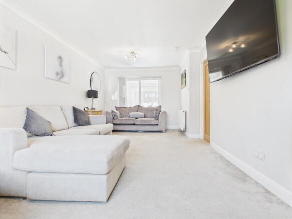 CAM03729G0-PR0090-STILL003