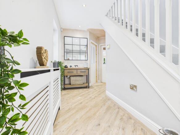 CAM03729G0-PR0101-STILL024