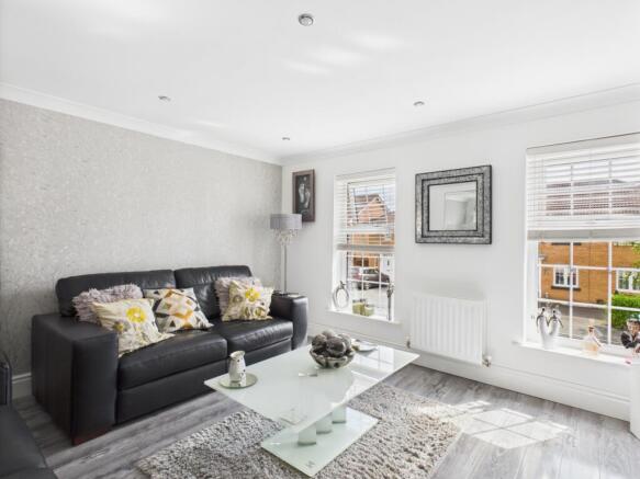 CAM03729G0-PR0088-STILL019