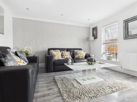 CAM03729G0-PR0088-STILL021