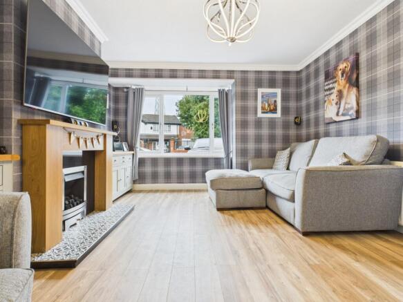 CAM03729G0-PR0111-STILL008