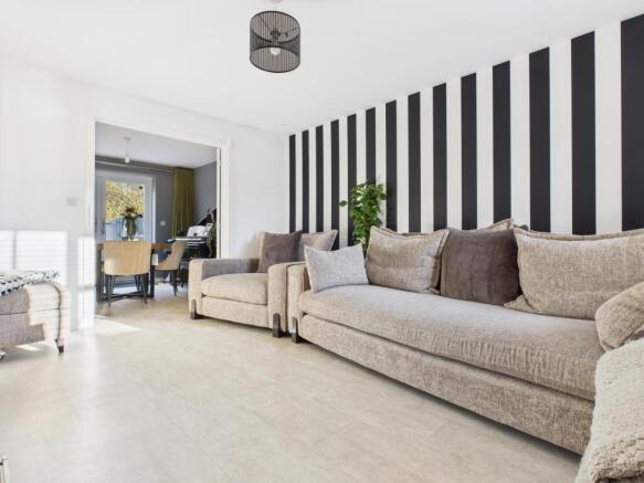 CAM03729G0-PR0177-STILL023