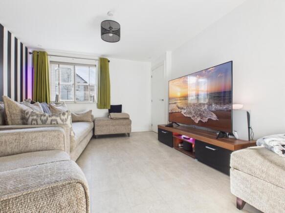 CAM03729G0-PR0177-STILL022