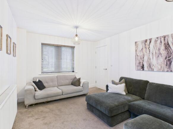 CAM03729G0-PR0184-STILL007