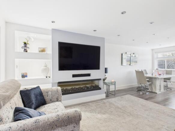 CAM03729G0-PR0191-STILL001