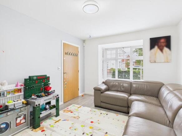 CAM03729G0-PR0132-STILL006