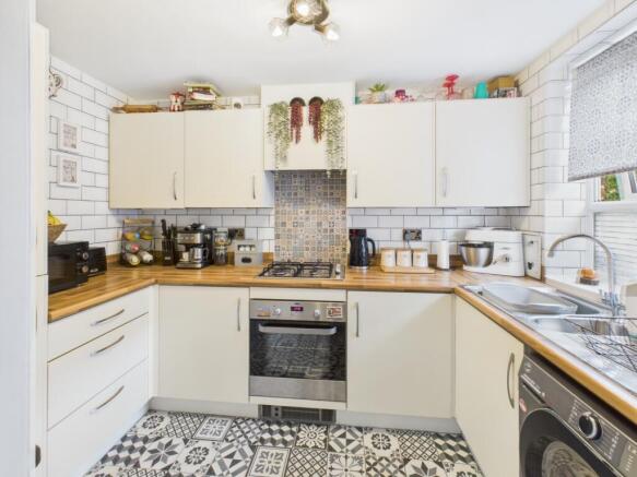 CAM03729G0-PR0131-STILL017