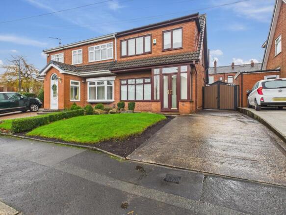 CAM03729G0-PR0197-STILL023