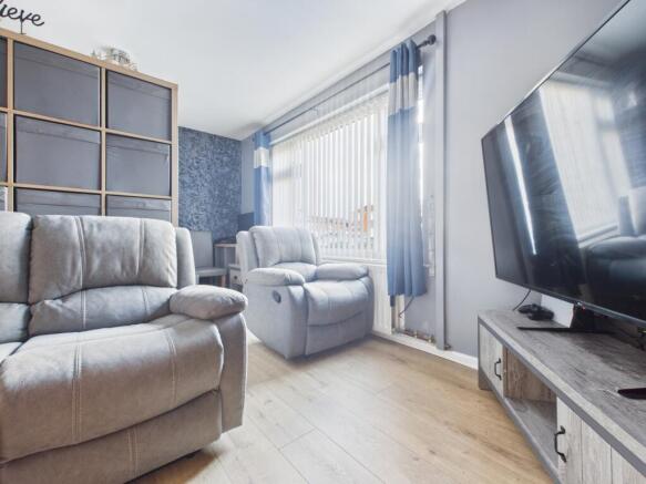 CAM03729G0-PR0198-STILL005