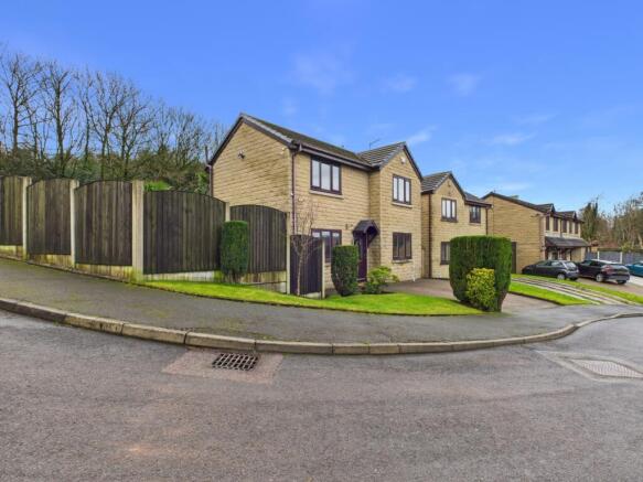 CAM03729G0-PR0208-STILL020