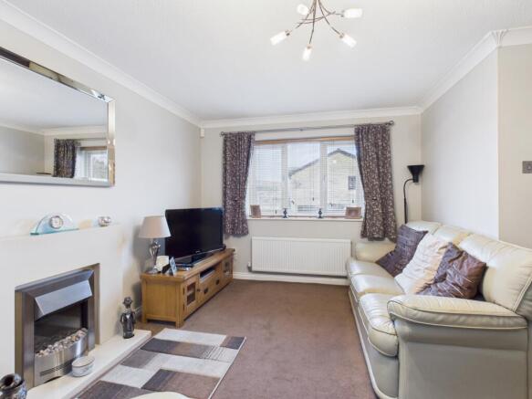 CAM03729G0-PR0208-STILL015