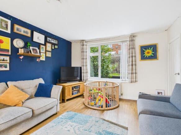 CAM03729G0-PR0213-STILL024