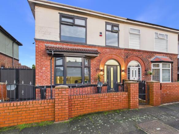 CAM03729G0-PR0217-STILL002