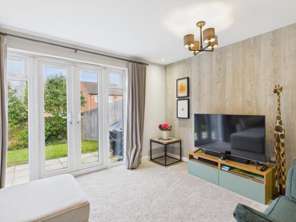 CAM03729G0-PR0221-STILL001