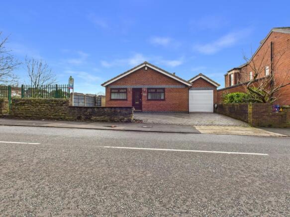 CAM03729G0-PR0220-STILL036