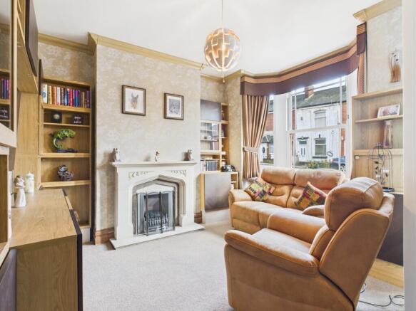 CAM03729G0-PR0232-STILL001