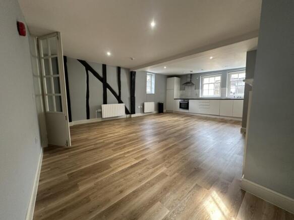 Flat 4 8 high street main shot