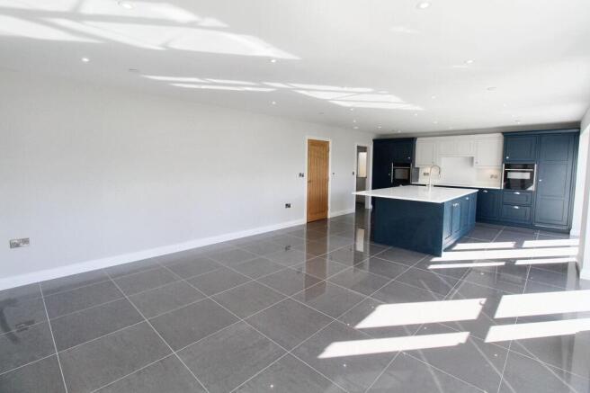KITCHEN/FAMILY ROOM