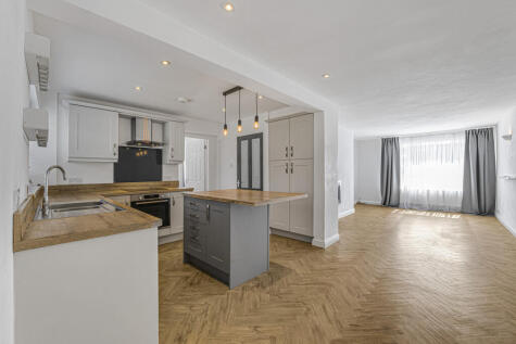 Holland Park, Barton-under-needwood, DE13