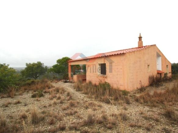 Land with ruin - Santa Barbara de Nexe
