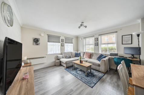 Tobermory Close, Langley, Slough, SL3